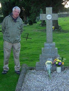 Paul White at Michaels Grave.jpg